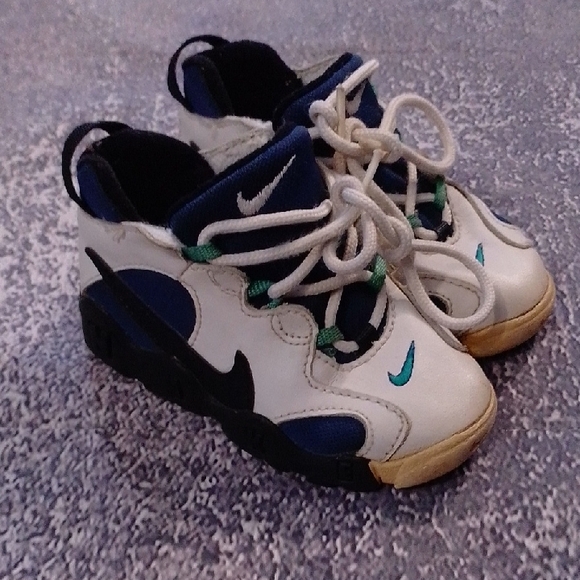 NIKE AIR BARRAGE SHOE 150247 10200 SIZE 7Y - Picture 6 of 16